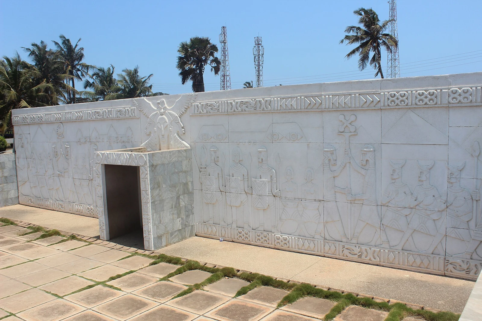 جدار مزخرف في مجمع كوامي نكروما في أكرا