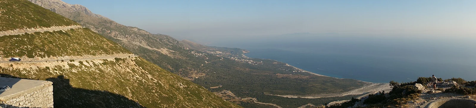 بانوراما ساحل وجبال الريفيرا الألبانية